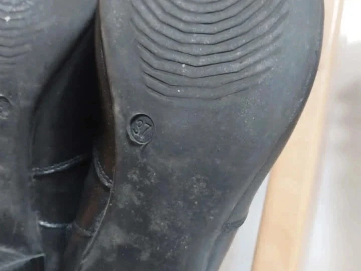 Zwarte hakkenlaarzen, Bata, P37 – photo 5